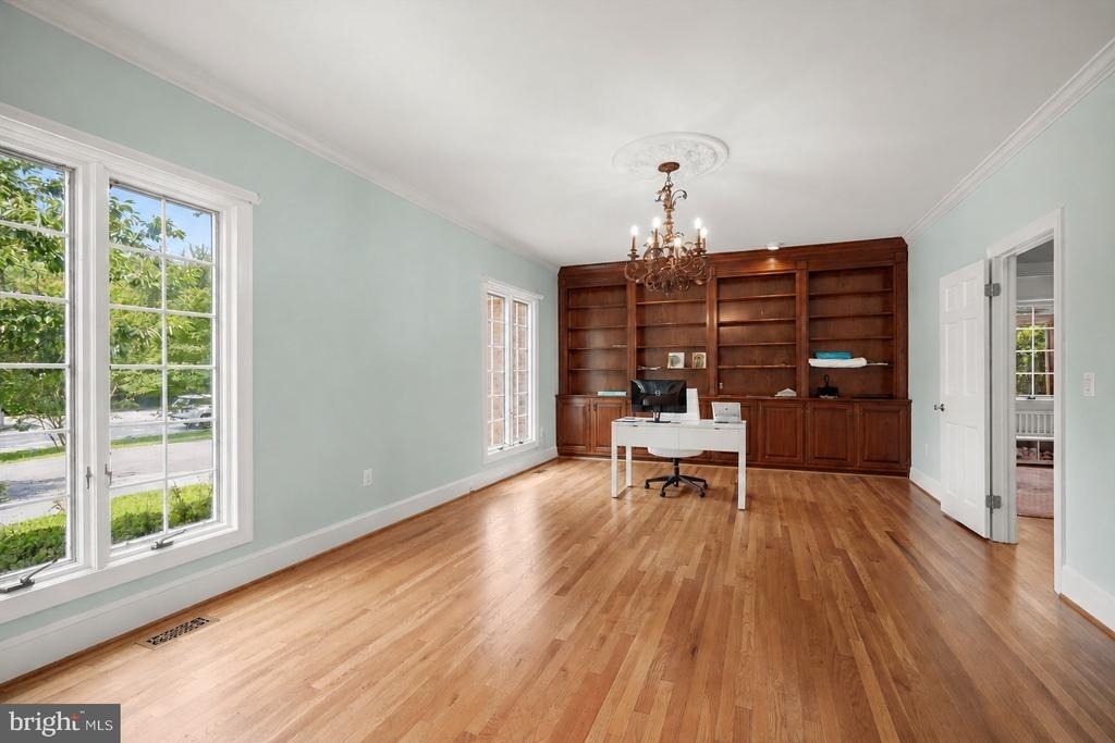 9809 Hall Road - Photo 18
