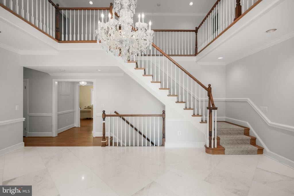 9809 Hall Road - Photo 4