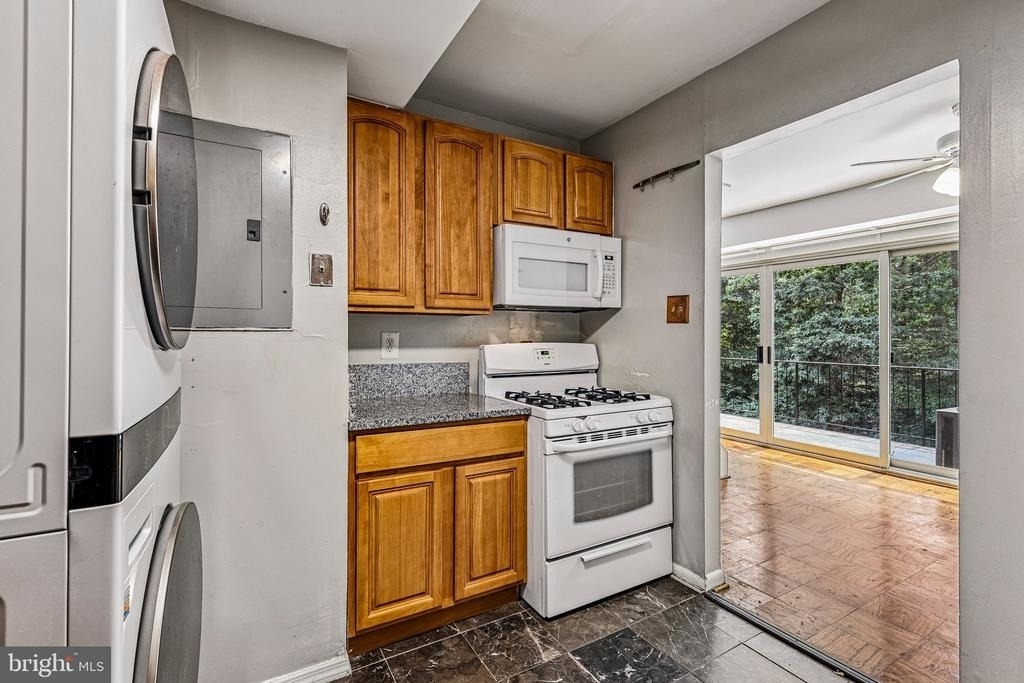 8614 Manchester Road - Photo 10
