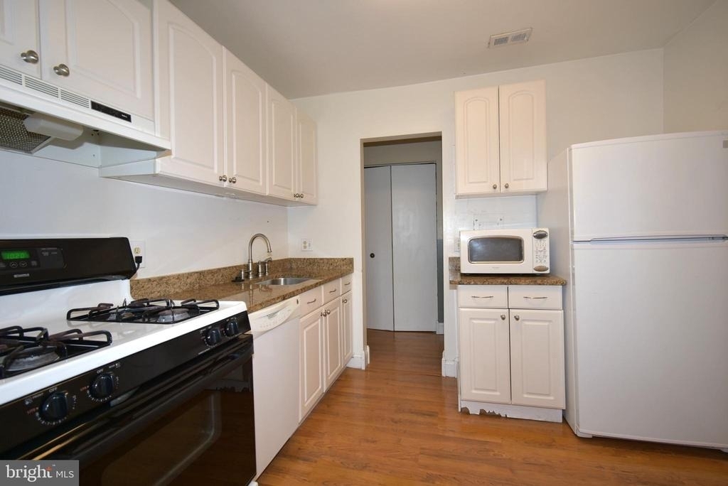 6017 Majors Lane - Photo 9