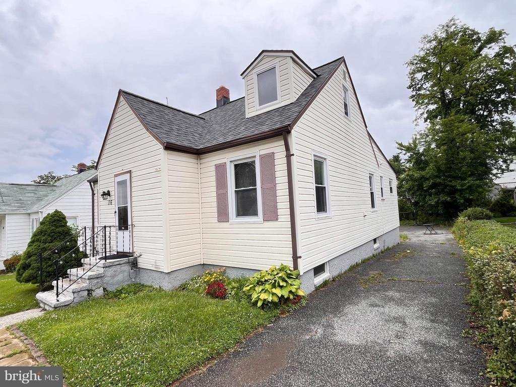 16 Evans Avenue - Photo 3