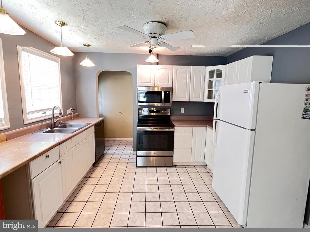 16 Evans Avenue - Photo 6
