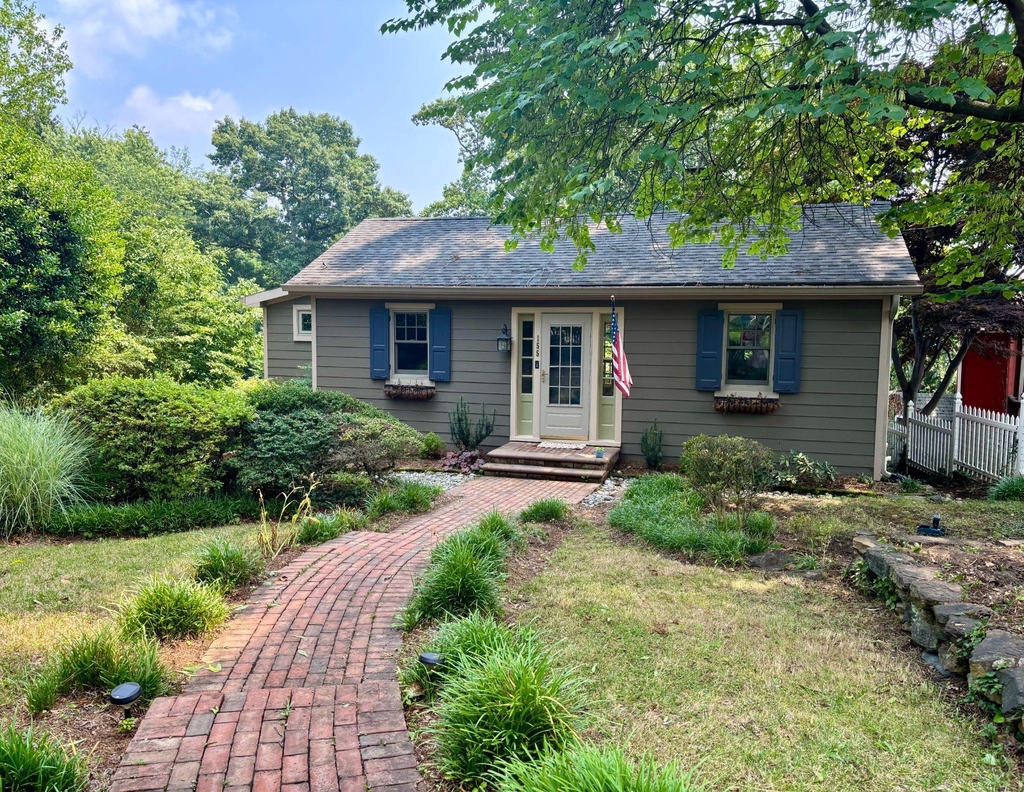 155 Ridgeway Circle - Photo 0