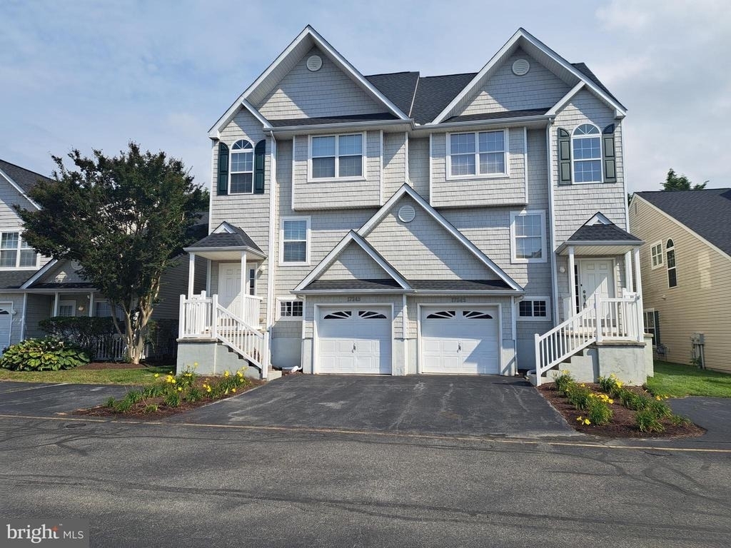 17245 Queen Anne Way - Photo 0