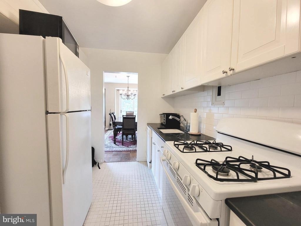 4201 Cathedral Avenue Nw - Photo 8