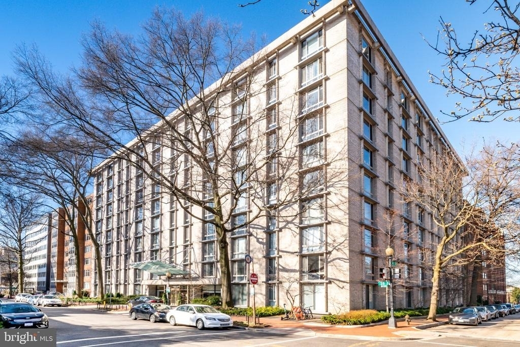 950 25th Street Nw - Photo 1