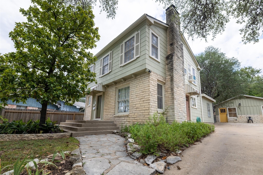4811 Shoalwood Ave - Photo 0