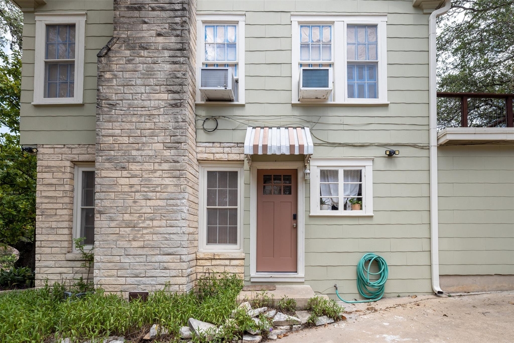 4811 Shoalwood Ave - Photo 2