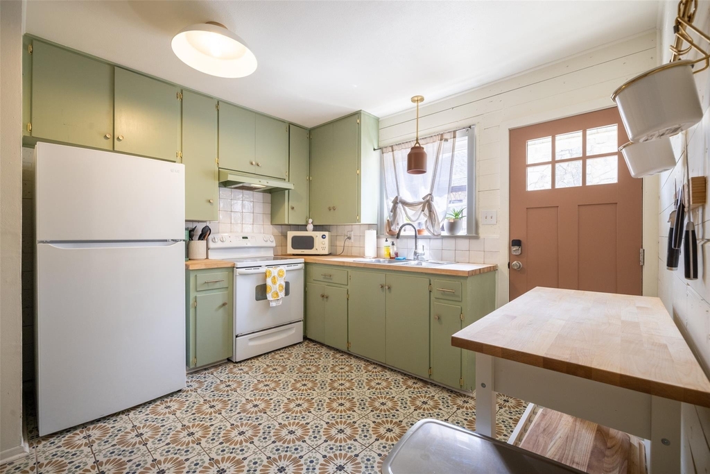 4811 Shoalwood Ave - Photo 4