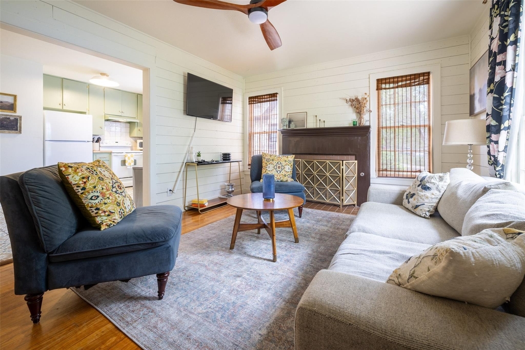 4811 Shoalwood Ave - Photo 10