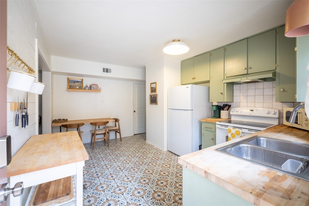 4811 Shoalwood Ave - Photo 3