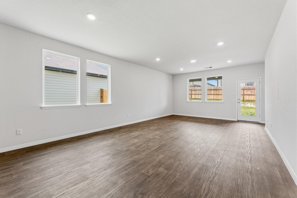 202 Eagle Mountain Trl - Photo 2