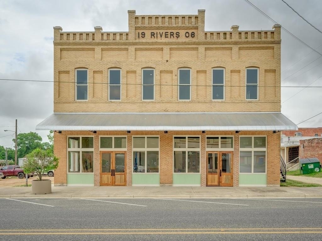 110 S Main St - Photo 0