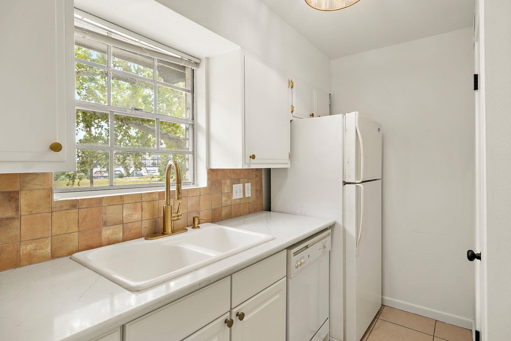 1700 Houston St - Photo 9
