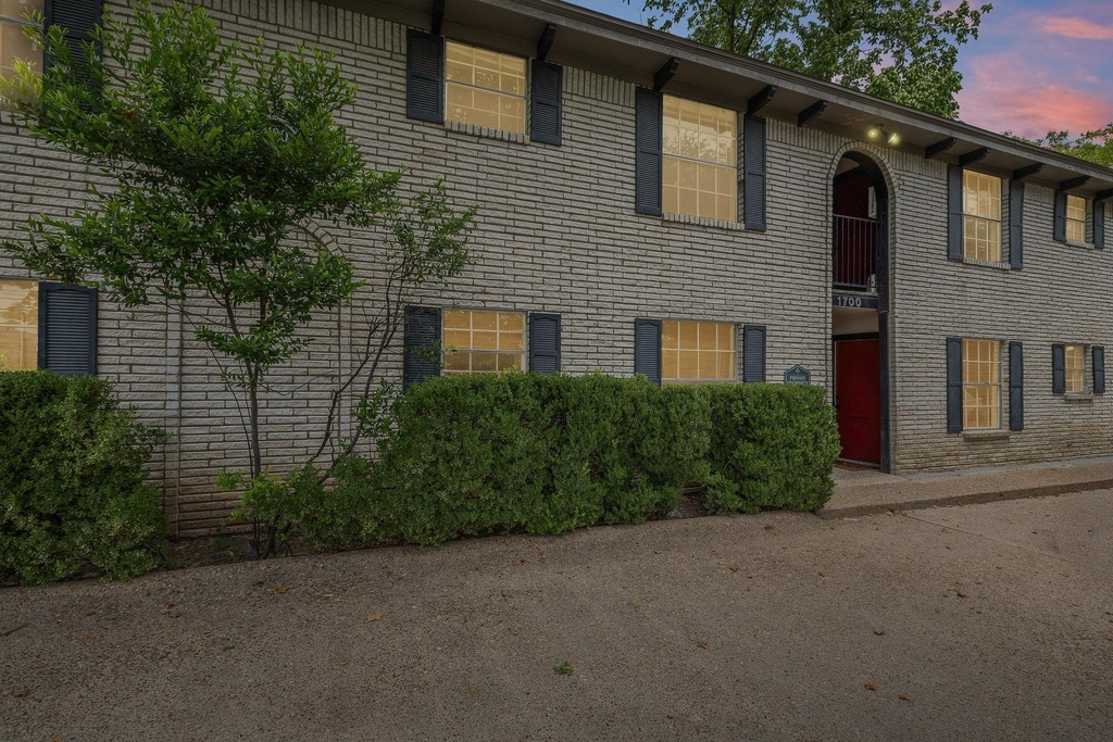 1700 Houston St - Photo 1