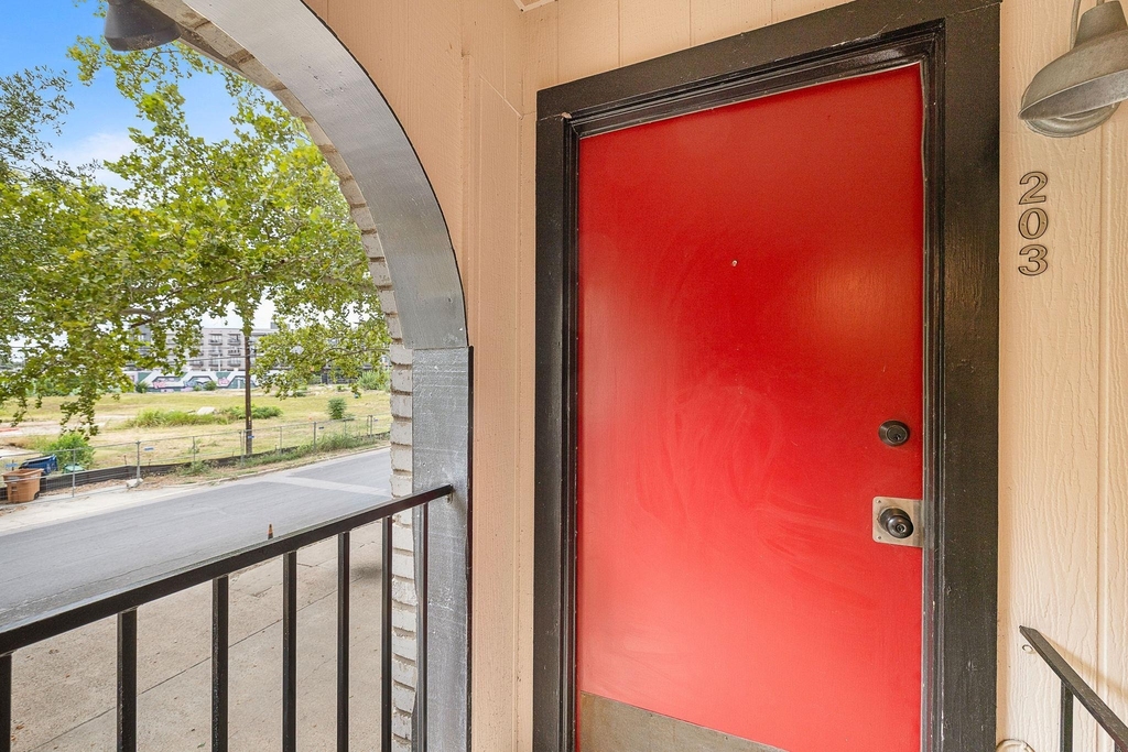 1700 Houston St - Photo 2