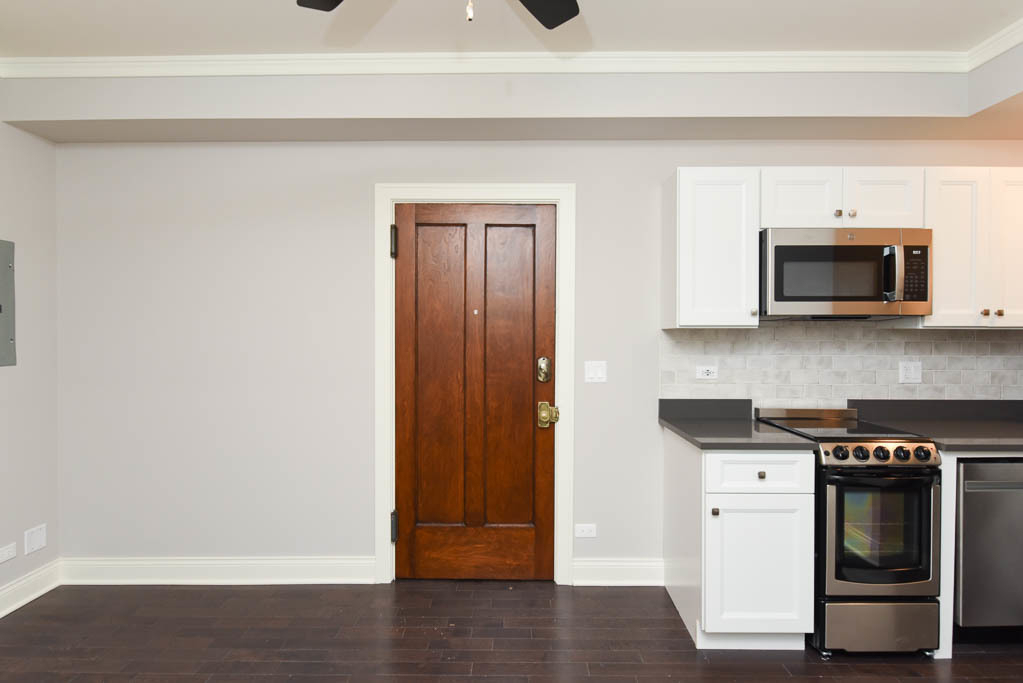 640 W Wrightwood Avenue - Photo 8