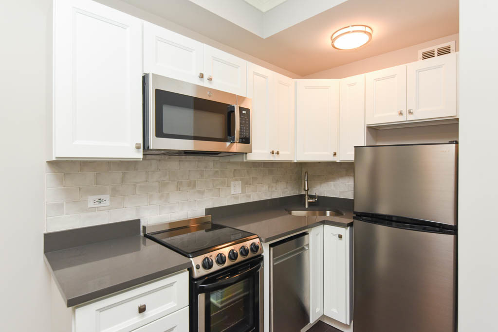 640 W Wrightwood Avenue - Photo 1