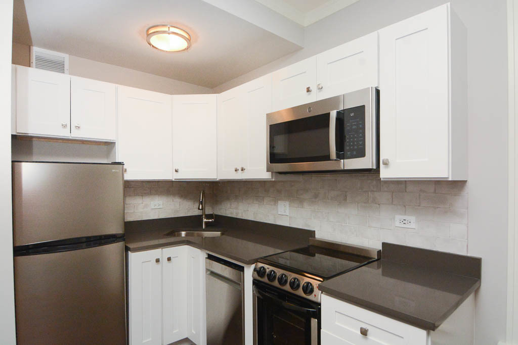 640 W Wrightwood Avenue - Photo 1