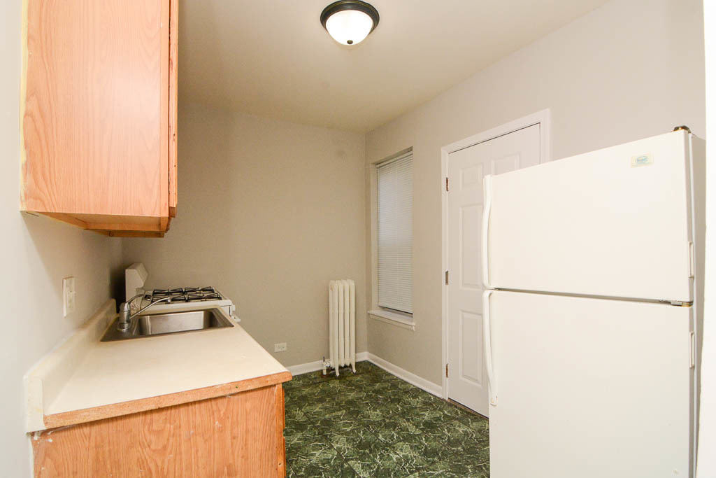 5736 N Winthrop Avenue - Photo 1