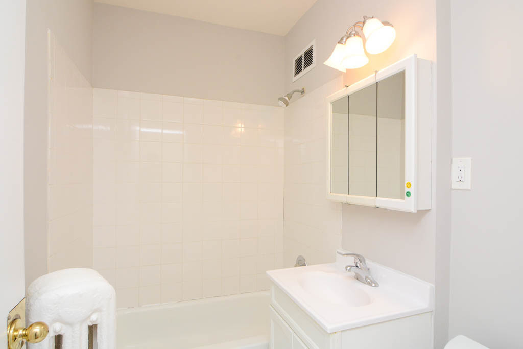 5736 N Winthrop Avenue - Photo 18
