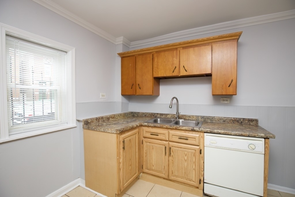 2609 W Thomas Street - Photo 1