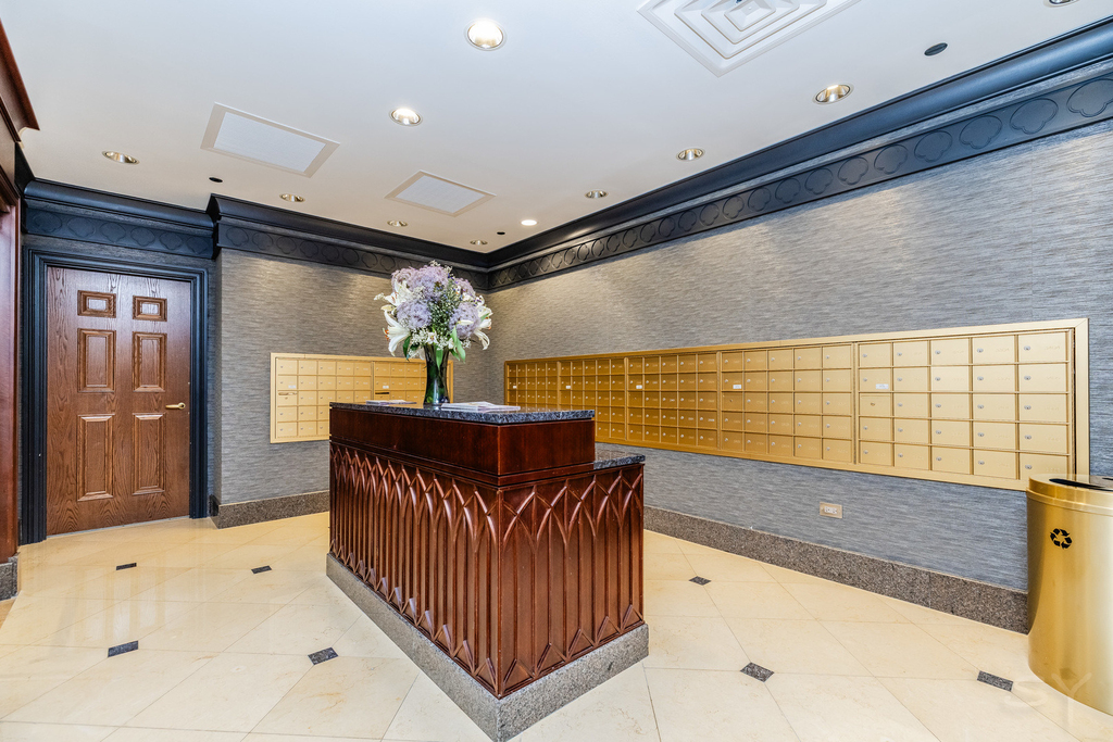 21 E Huron Street - Photo 9