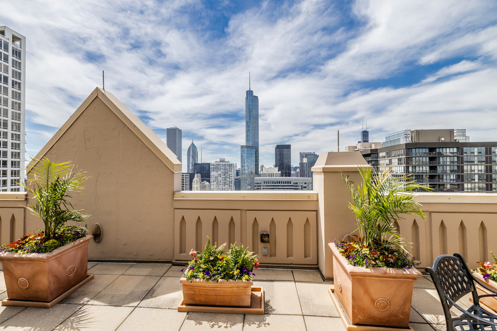 21 E Huron Street - Photo 95