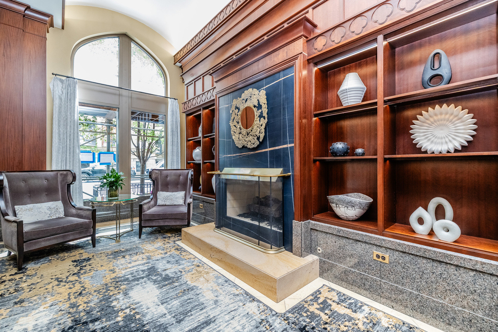 21 E Huron Street - Photo 4