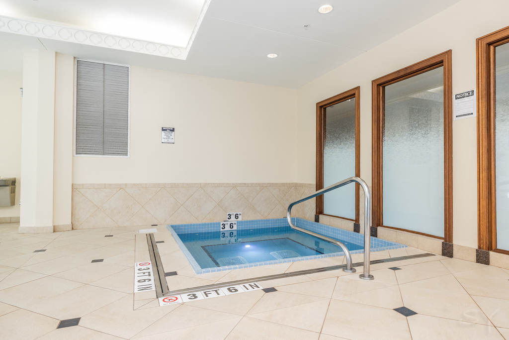 21 E Huron Street - Photo 69