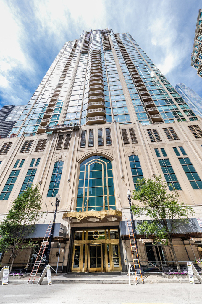 21 E Huron Street - Photo 0