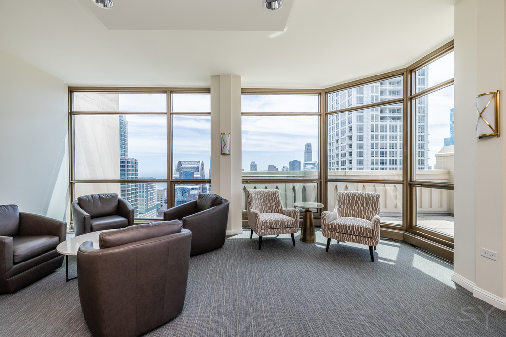 21 E Huron Street - Photo 93