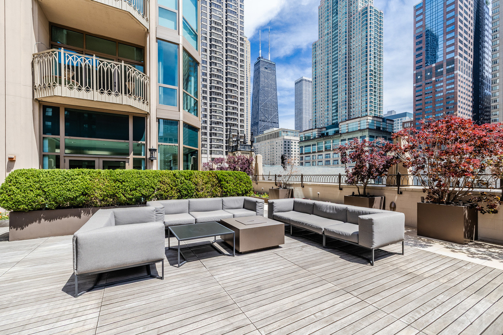 21 E Huron Street - Photo 73