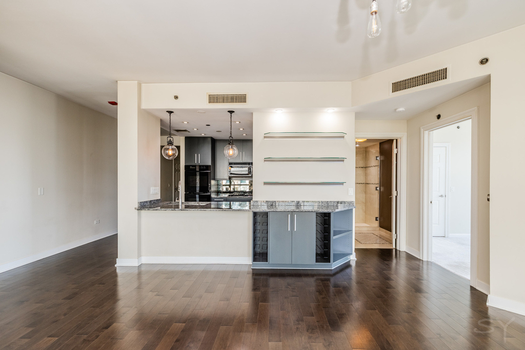 21 E Huron Street - Photo 34