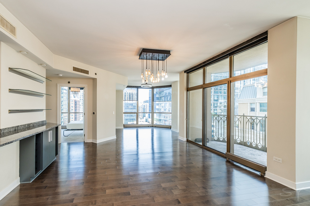 21 E Huron Street - Photo 20