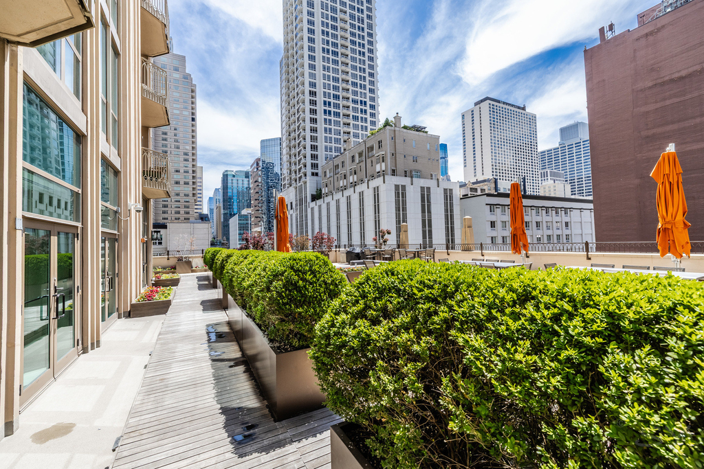 21 E Huron Street - Photo 72
