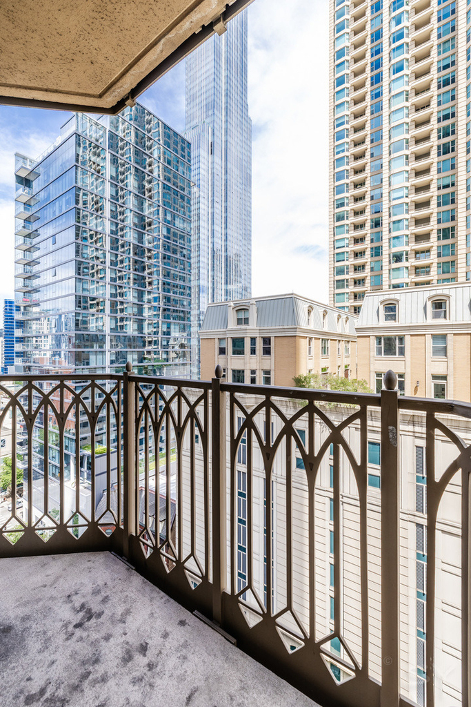 21 E Huron Street - Photo 26
