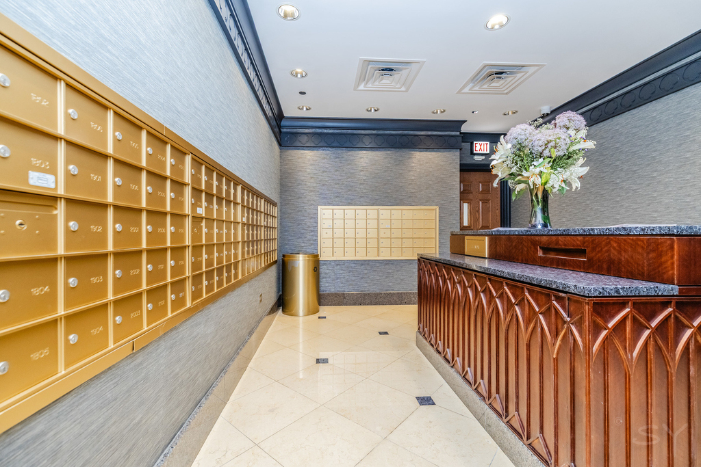 21 E Huron Street - Photo 8