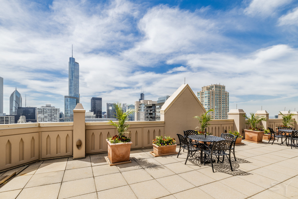 21 E Huron Street - Photo 94