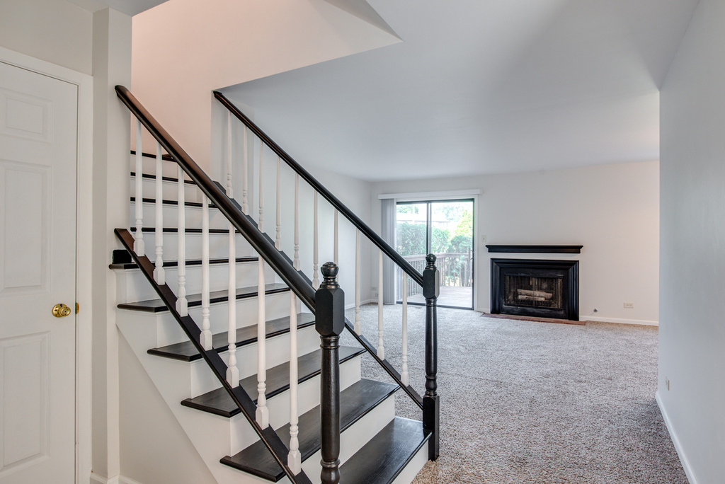 889 Heatherbrook Court - Photo 2