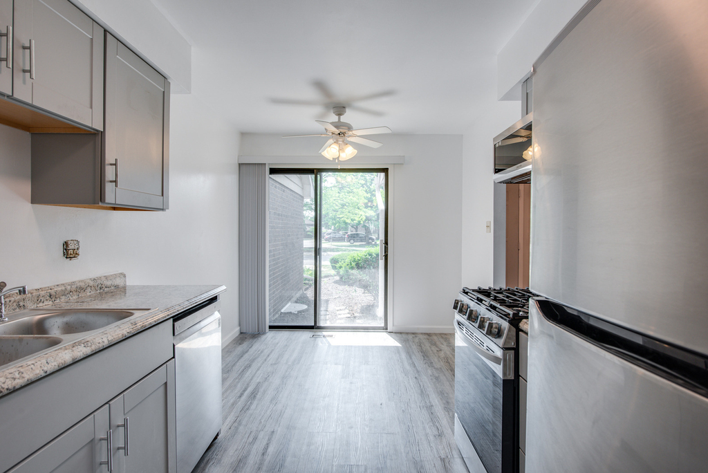 889 Heatherbrook Court - Photo 4