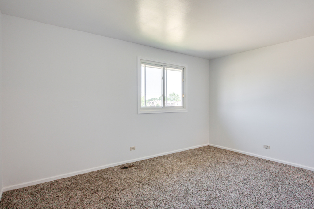 889 Heatherbrook Court - Photo 11