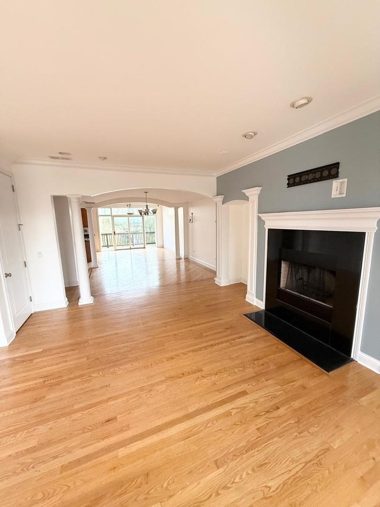 2005 Alta Vista Court - Photo 2