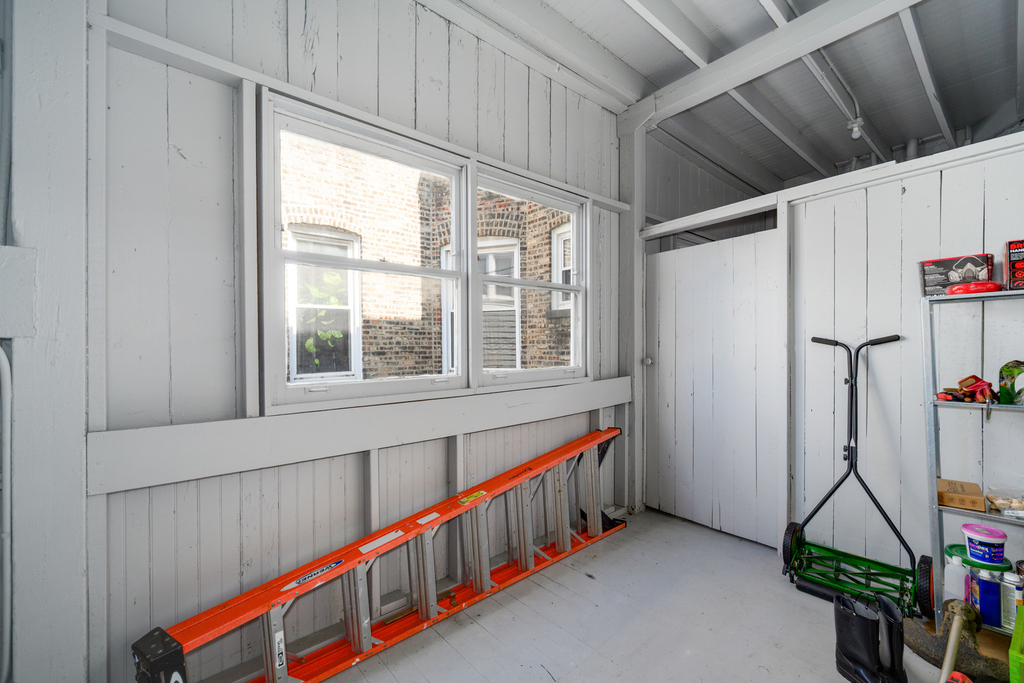2703 N Sacramento Avenue - Photo 14