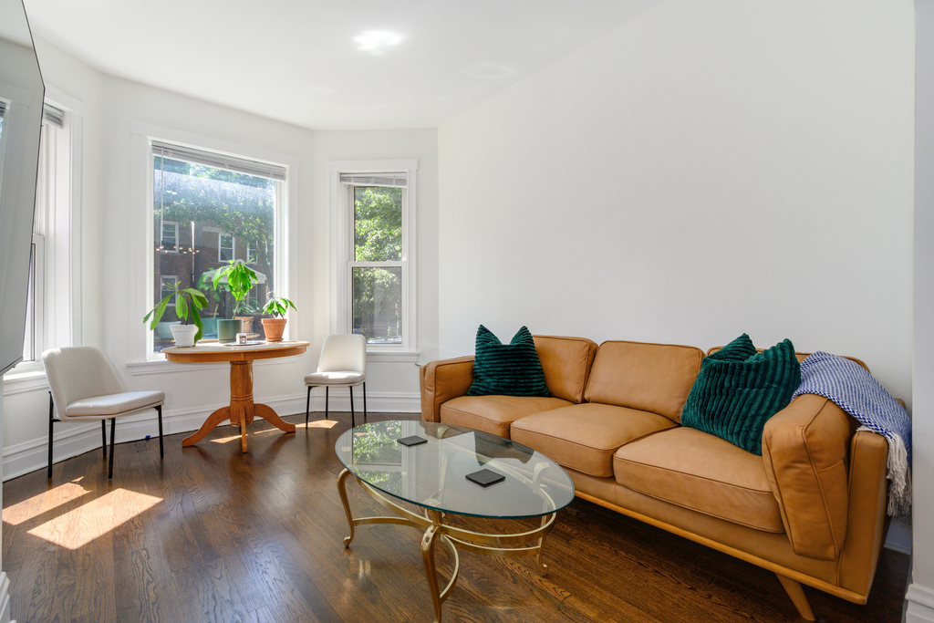 2703 N Sacramento Avenue - Photo 2
