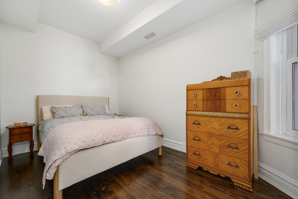 2703 N Sacramento Avenue - Photo 11