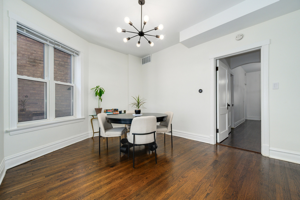 2703 N Sacramento Avenue - Photo 4