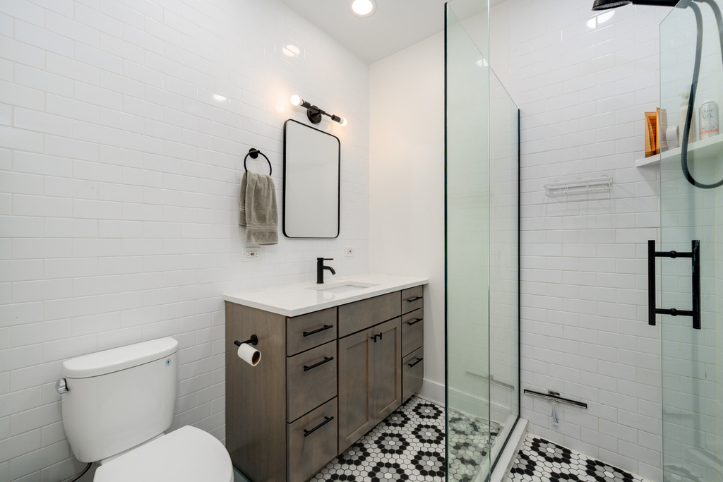 2703 N Sacramento Avenue - Photo 10