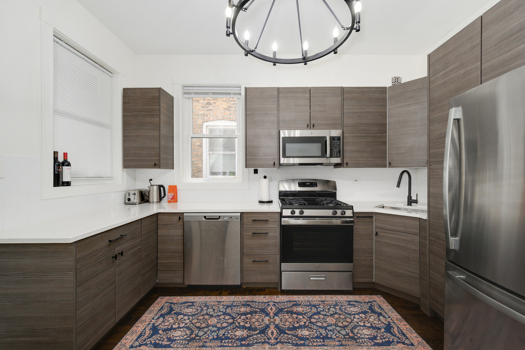 2703 N Sacramento Avenue - Photo 8
