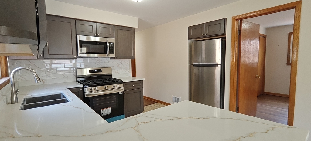 10824 S Sacramento Avenue - Photo 11